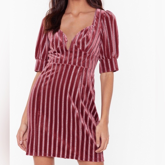 Nasty Gal Rose Mini Velvet Dress. New With a Tag size 4 - Picture 1 of 2